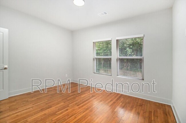 Foto del edificio - 751 Cascade Pl SW