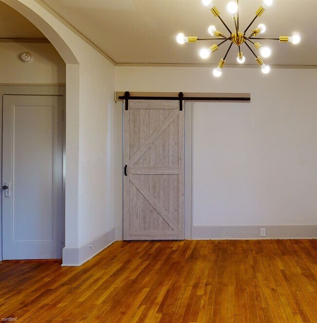 Foto del edificio - 1 br, 1 bath Duplex - 2213 Bull Street A