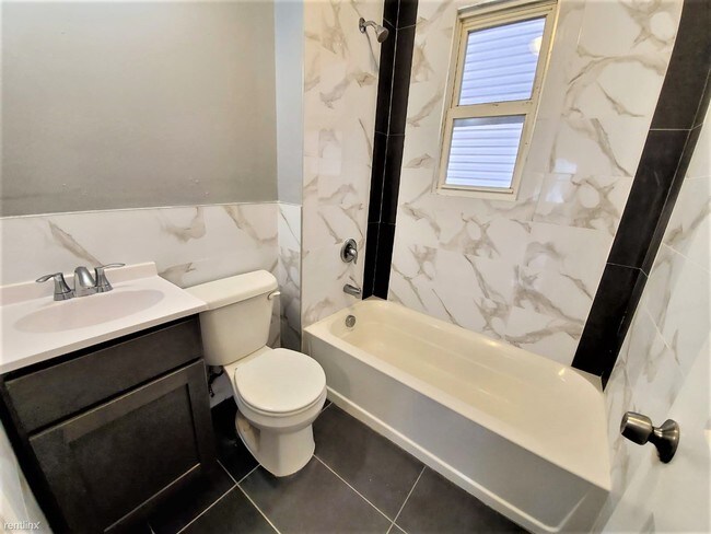 Building Photo - 3 br, 1 bath  - 6 Roosevelt Ter 1L