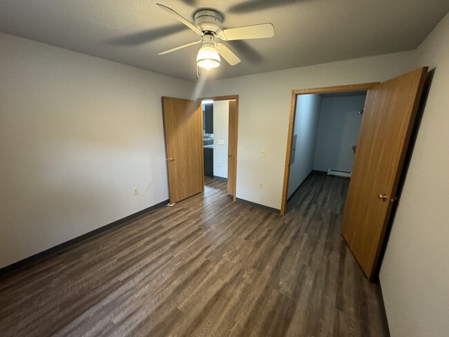 Building Photo - Countryside Apartments