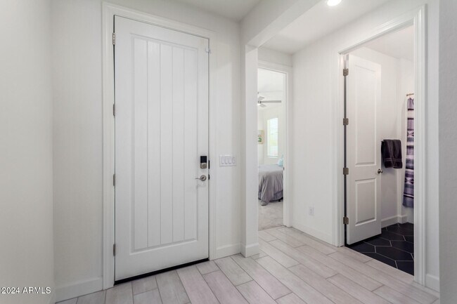 Building Photo - 12075 N San Clemente St