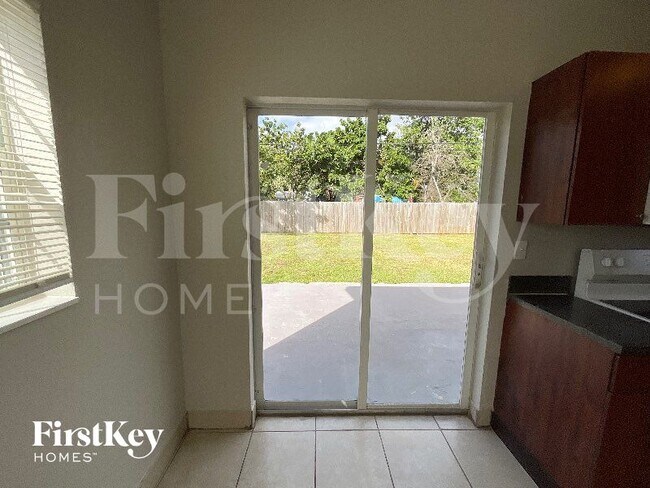 Foto del edificio - 1231 NE 214th St