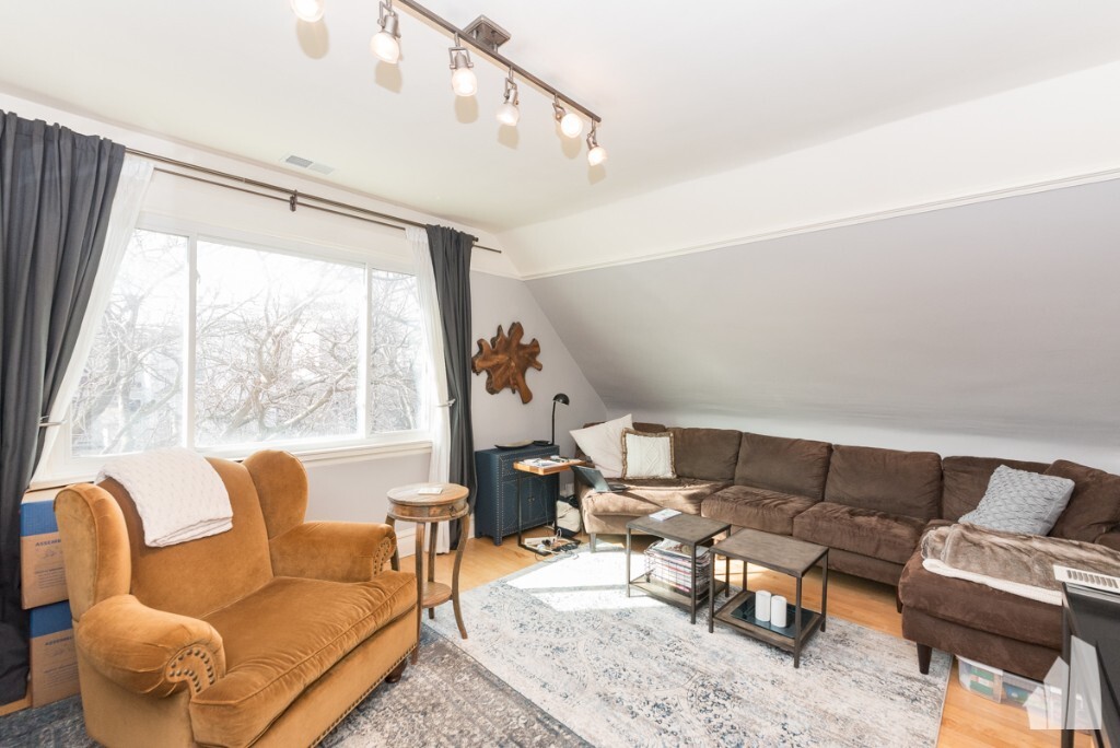Foto principal - 2108 W Addison St