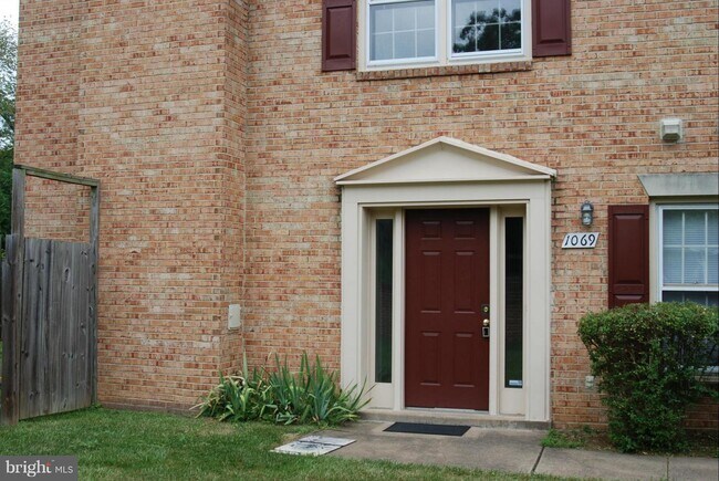Foto del edificio - 1069 N George Mason Dr