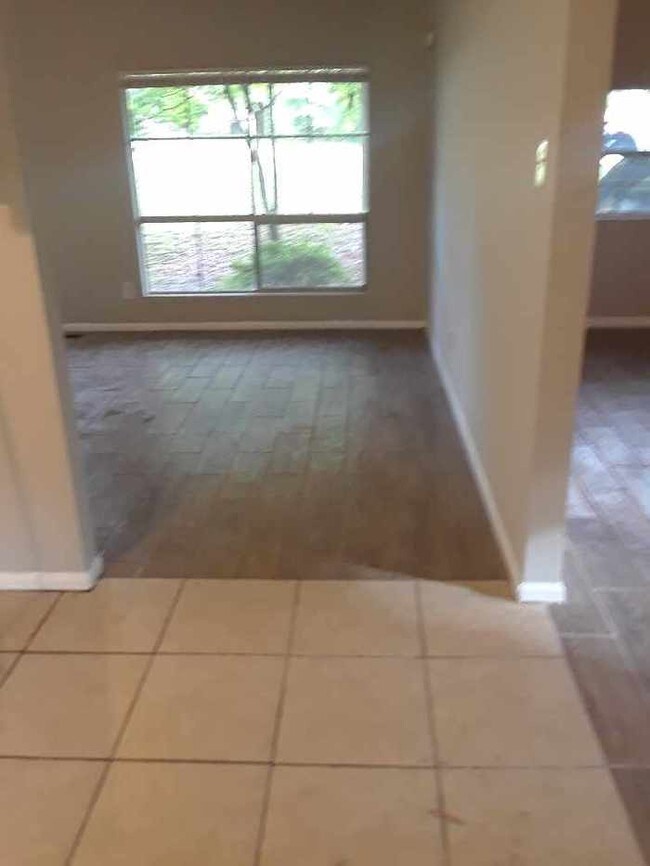 Building Photo - BEAUTIFUL 3 BR 1.5 BATH JONESBORO HOME