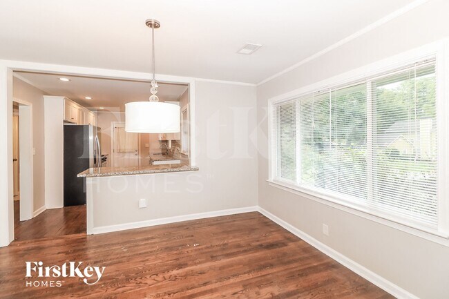 Building Photo - 2802 Glenvalley Dr