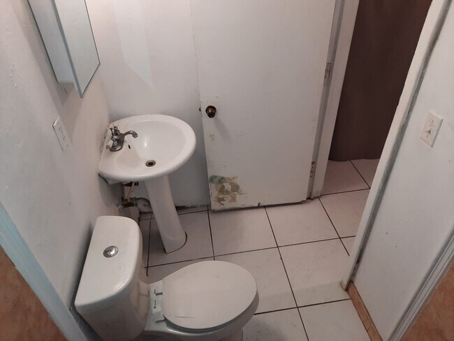 Foto del edificio - 8801 Sheraton Dr