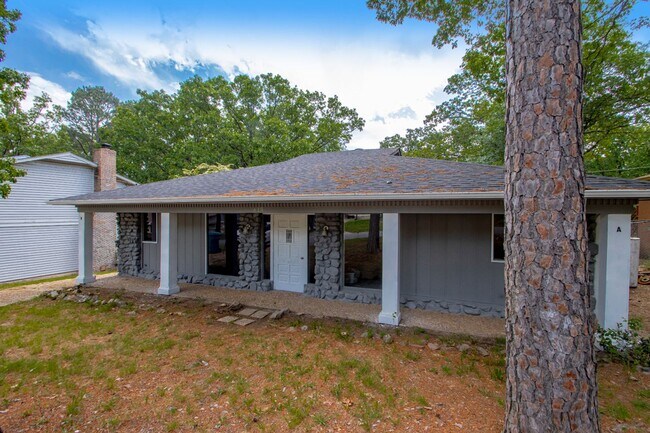 Building Photo - 615 Mimi Ln