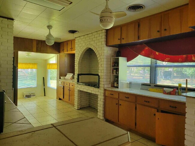Foto del edificio - Need a mother-in-law suite or a kid cave?