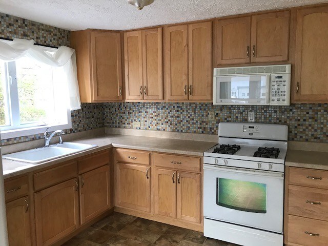 kitchen - 79 Swift St