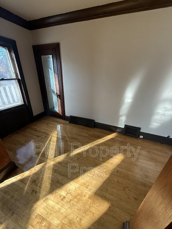 Foto del edificio - 2574 N 41st St