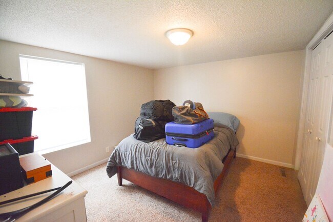 Foto del edificio - Adorable 2 bedroom home with garage just b...