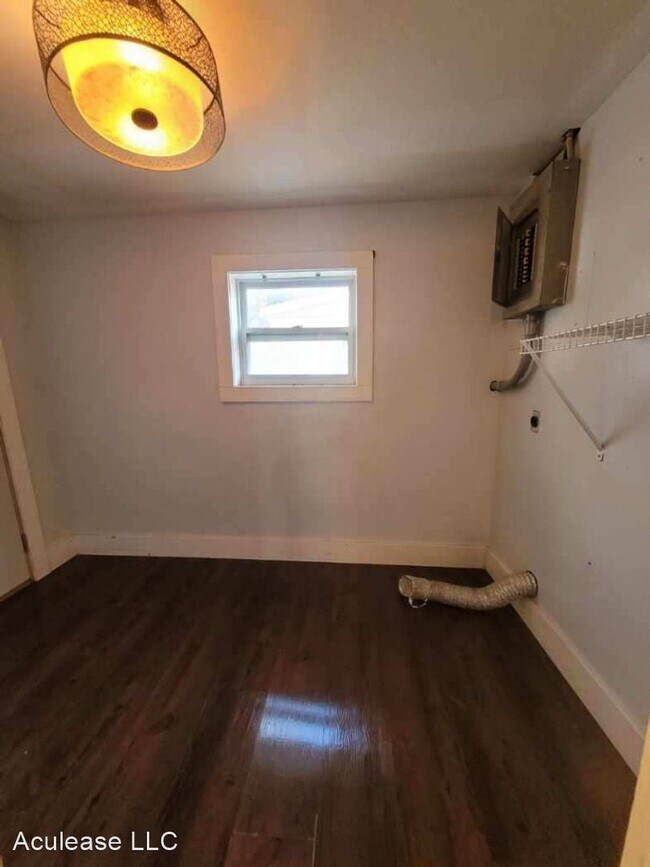 Building Photo - 3 br, 1 bath House - 308 Spruce