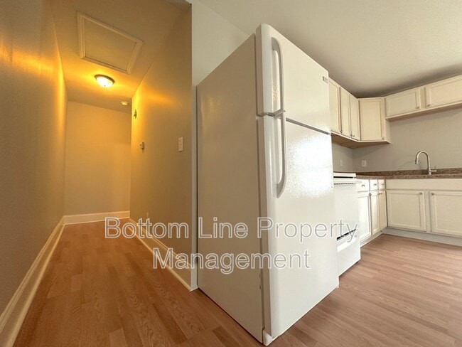 Building Photo - 369 Spring St SW