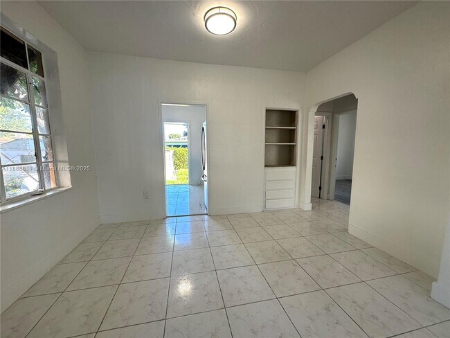 Foto del edificio - 937 NW 46th St