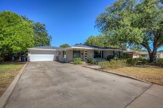 Building Photo - 6562 Locke Ave