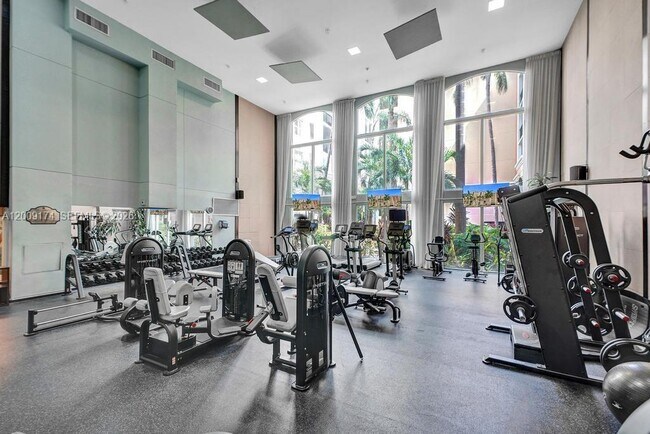 Foto del edificio - 17100 N Bay Rd