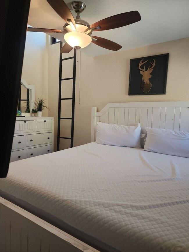 Foto del edificio - Alpine Court Condo Available Now!