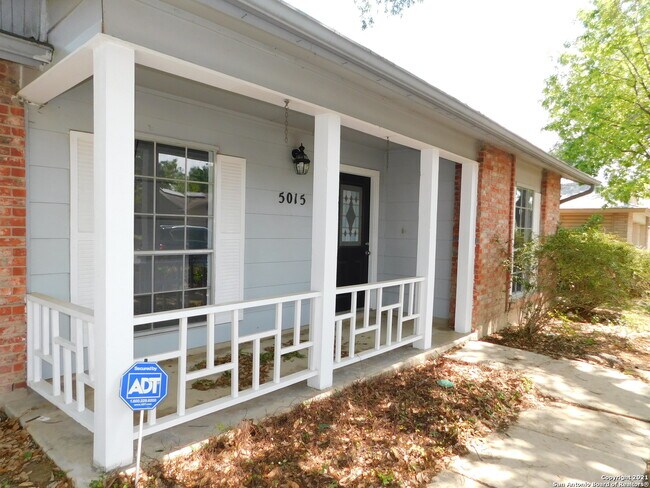 Foto del edificio - 5015 El Capitan St