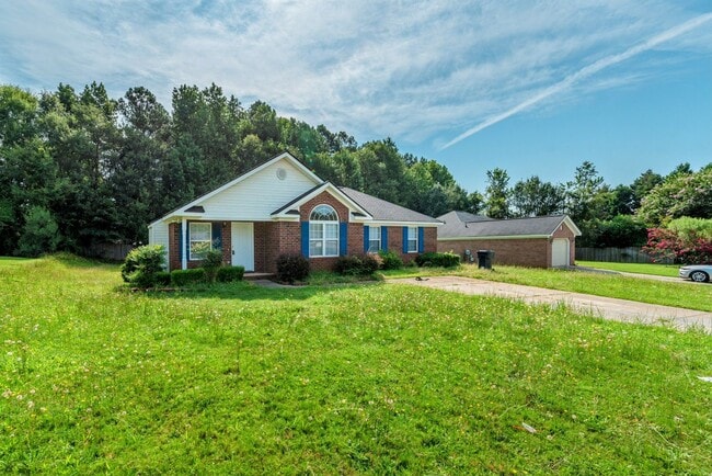 Building Photo - $1,395 - 3 bed/2 bath house for rent, fully renovated!