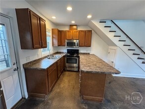 Building Photo - 1305 E Anderson St