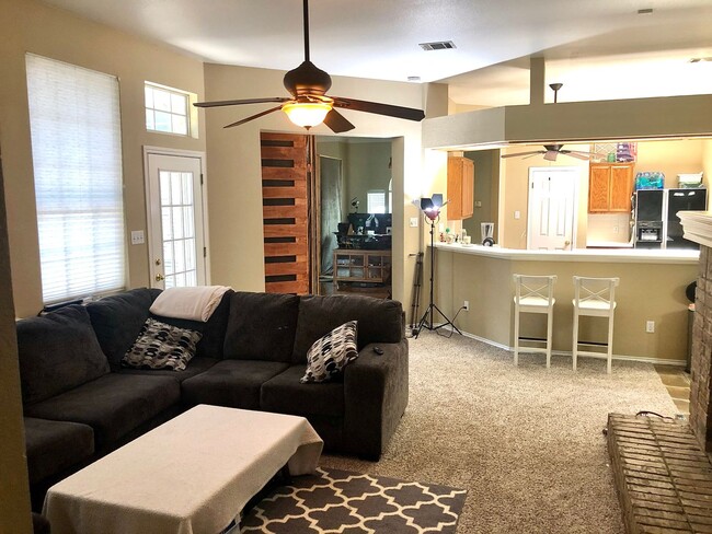 Foto del edificio - Beautiful 4 bed home in Round Rock