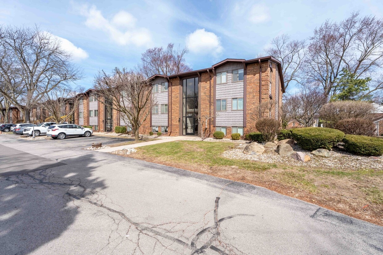 Primary Photo - ONE11 RESIDENCES - MONROE