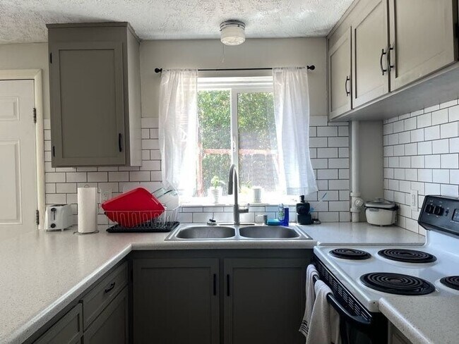 Foto del edificio - 4035 Brinker Ave