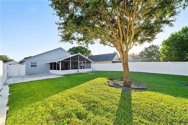 Building Photo - 2661 Delcrest Dr