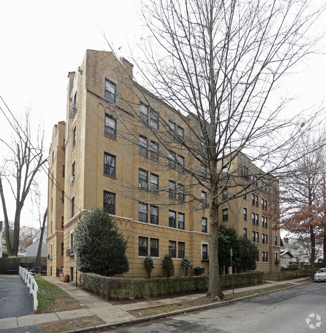 Foto del edificio - Hutchinson Gardens