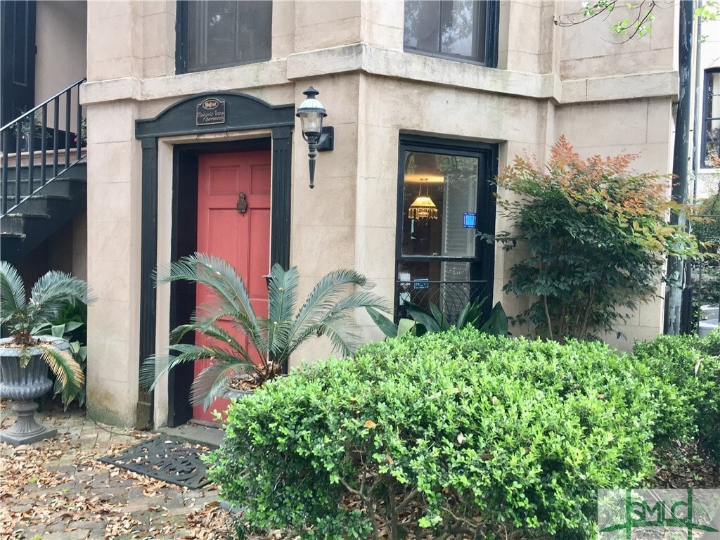 Primary Photo - 17 W Jones St