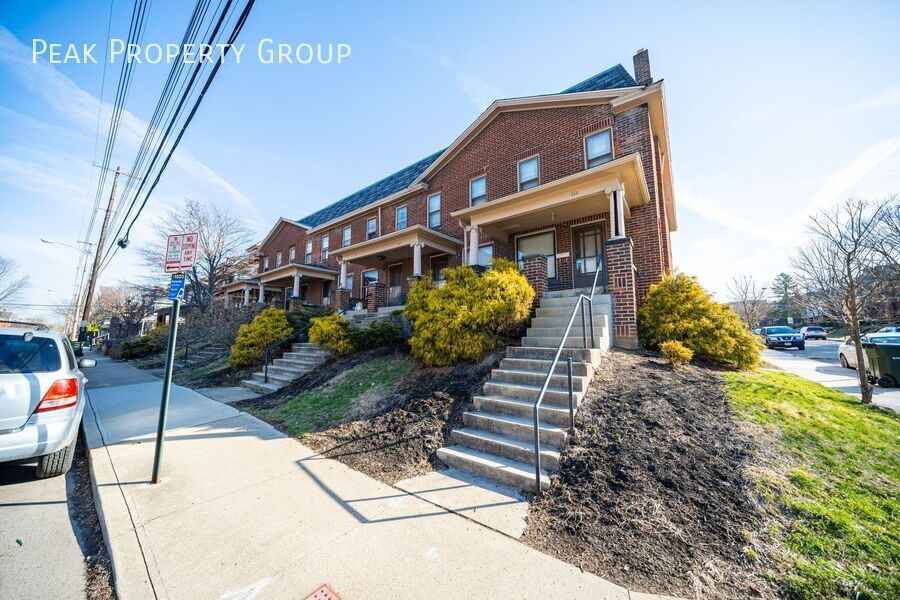 Foto principal - MOVE IN NOW! Newly Renovated Townhome! Loc...