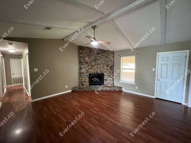Building Photo - 104 Pecan Valley Dr