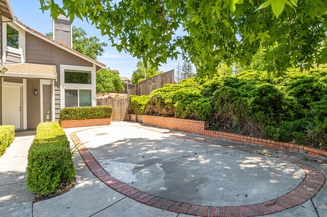 Foto del edificio - 2731 Mayflower Dr