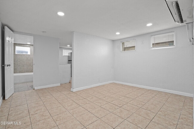 Building Photo - 3700 Taylor Ave