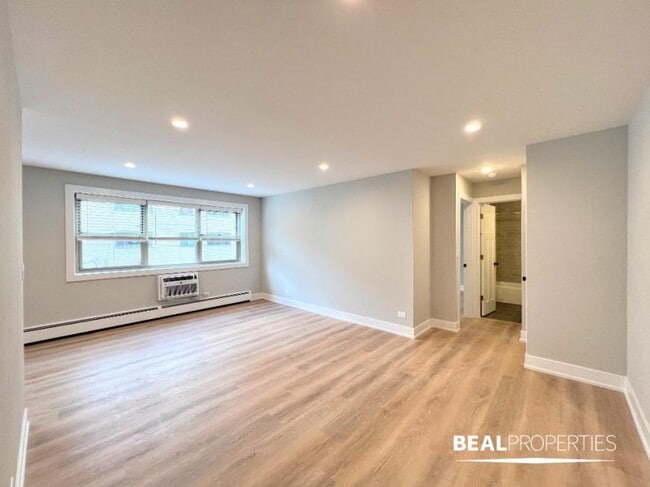 Building Photo - 1 bedroom in CHICAGO IL 60657