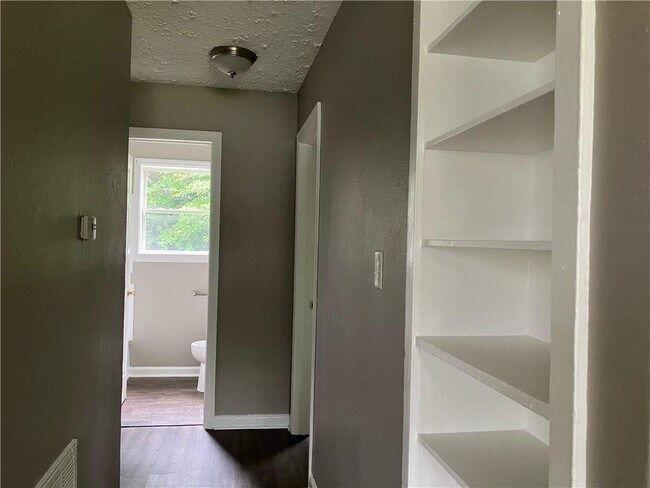 Building Photo - 2206 Norden Ct