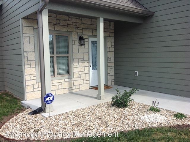 Building Photo - 2104 Buckner Dr