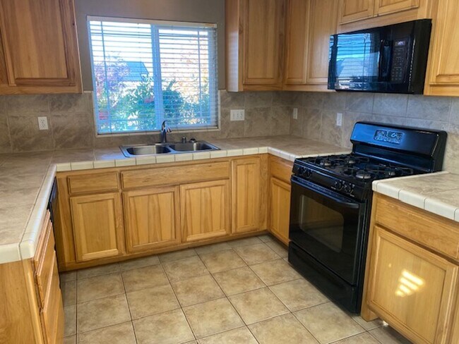 Foto del edificio - MOVE IN SPECIAL... $300 OFF OF THE 1ST MON...