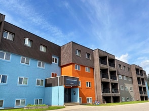 Building Photo - 15 Saunderson