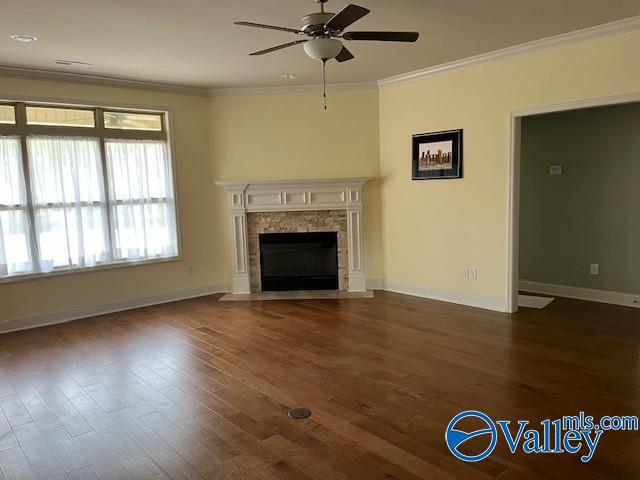 Foto del edificio - 410 Creekwater Cir