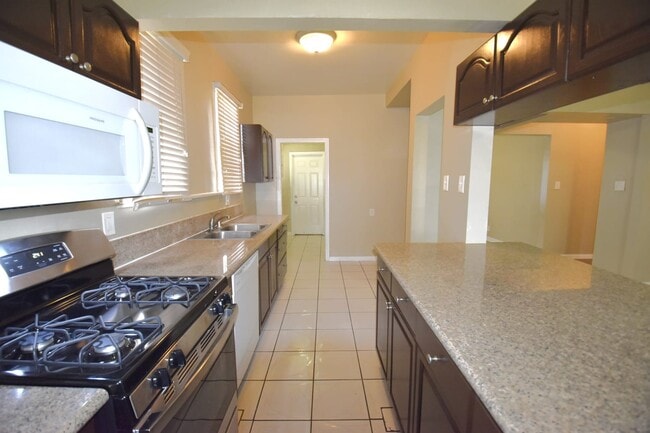 Building Photo - 2052 W 69th St