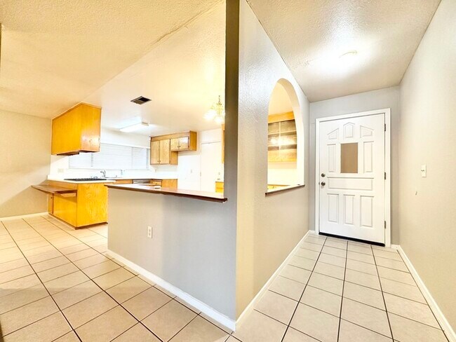 Foto del edificio - Beautiful 3 bedroom 2 bathroom Sacramento !