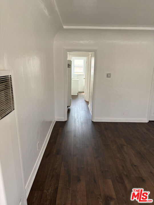 Foto del edificio - 1050 W 60th Pl