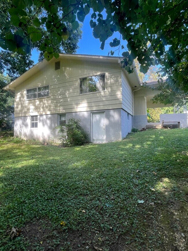 Foto del edificio - Oak Ridge 37830 - 4 bedroom 2 bath home - ...