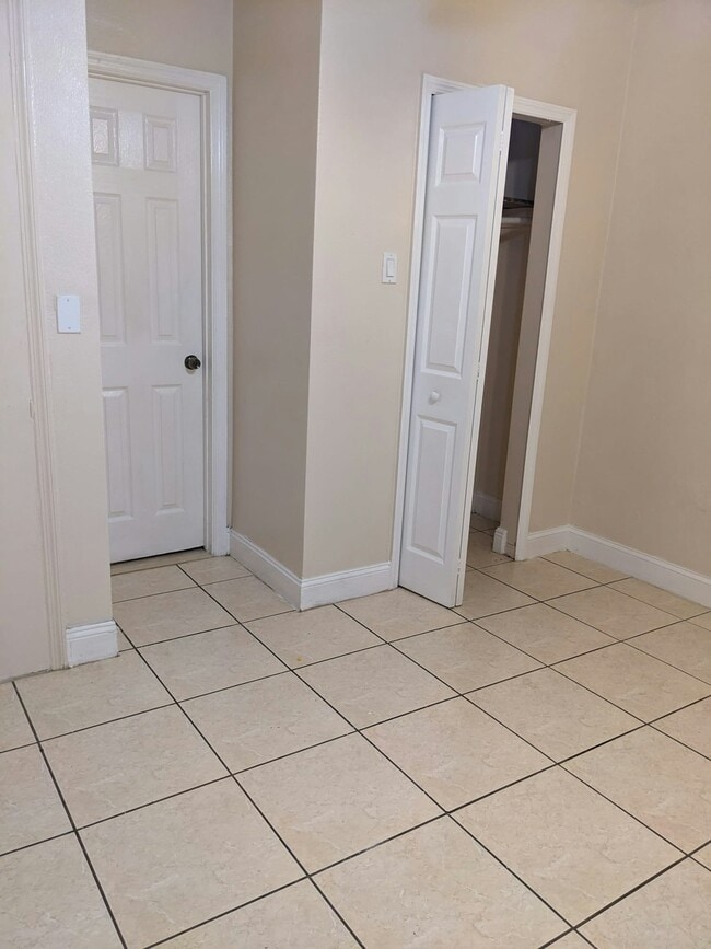 Foto del edificio - 1241 NE 212th Terrace