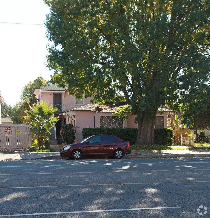 Foto del edificio - 330 W Alameda Ave