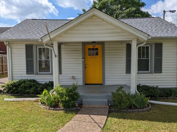 Primary Photo - Remodeled Woodbine Cottage