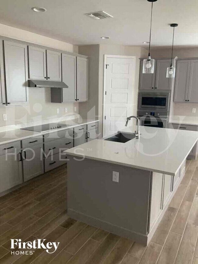 Foto del edificio - 18530 W Robin Ln