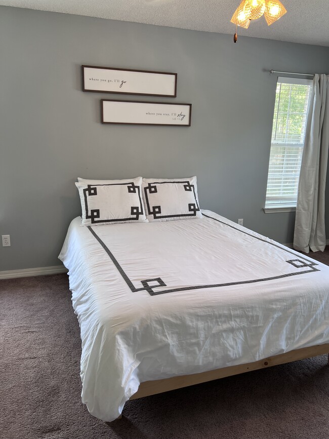 Master Bedroom - 2524 Bluewater Dr